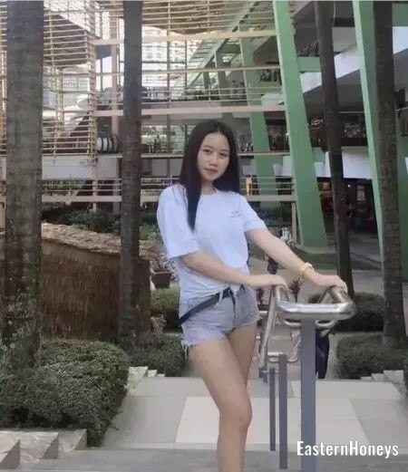 Natalia, 21
