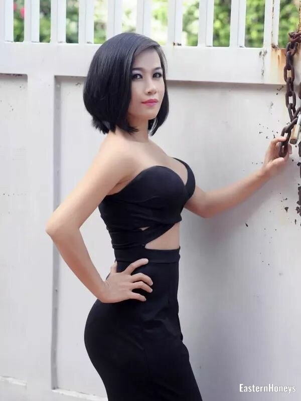 Nina, 33