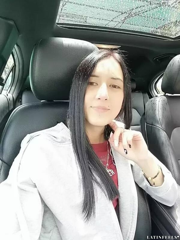 Elvia, 25