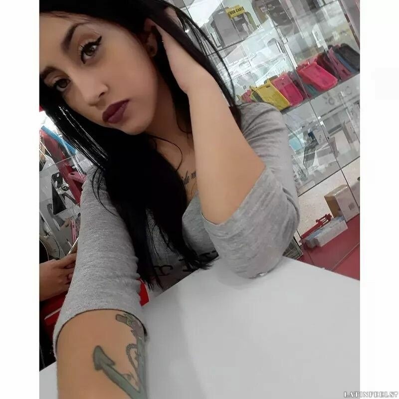 Laura, 22