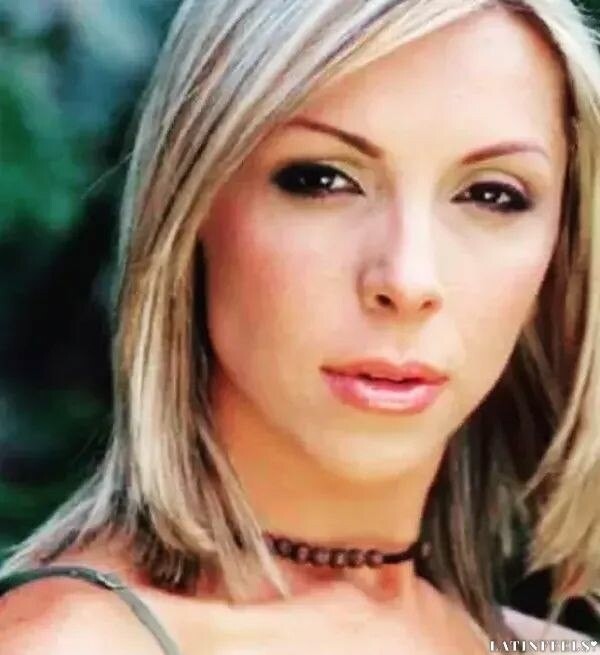 Alejandra, 46