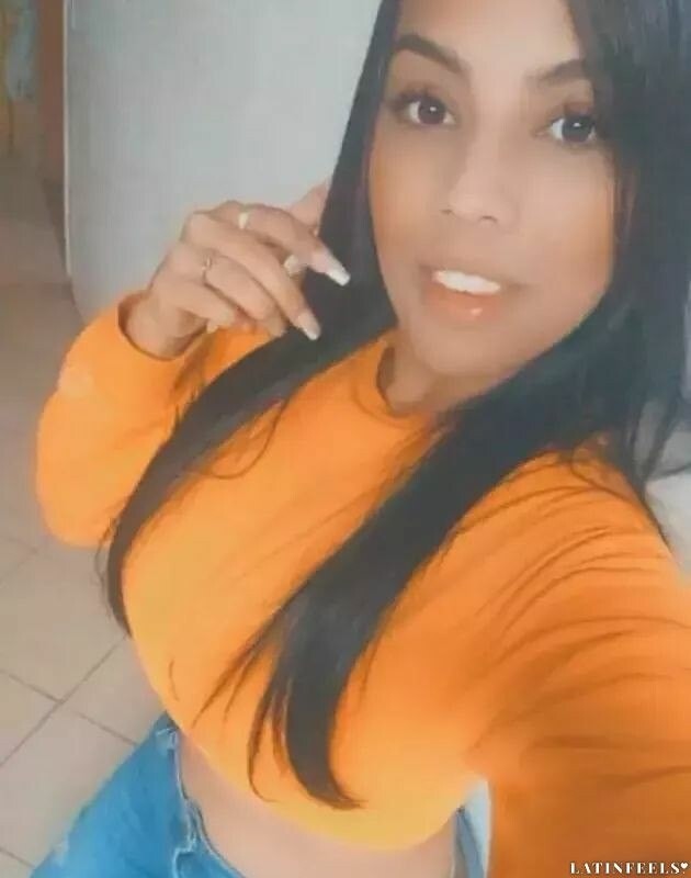 Daniela, 36