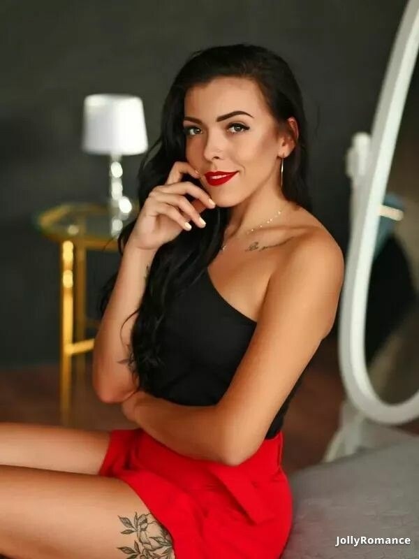 Karina Profile image 5