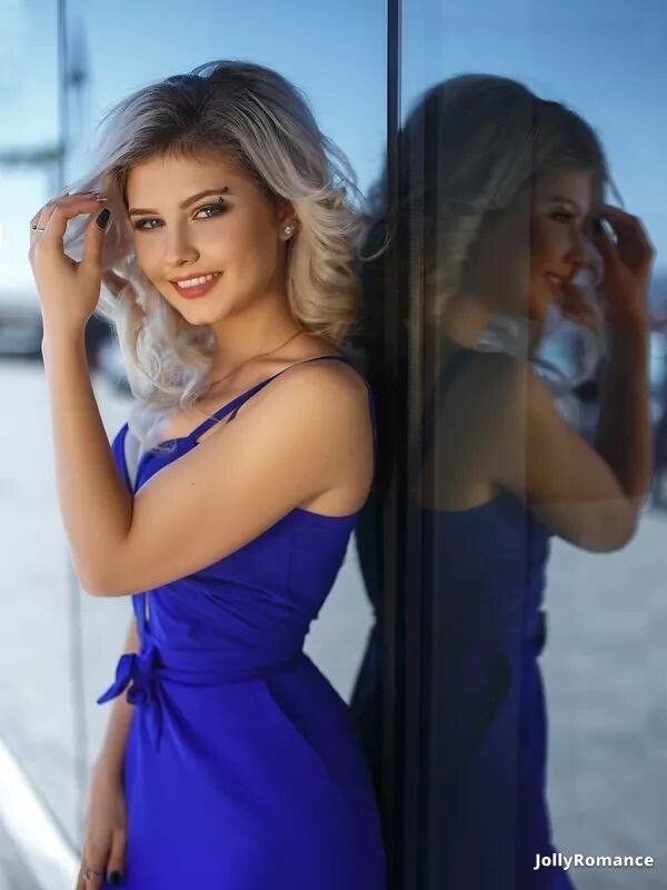 Yana Profile image 2