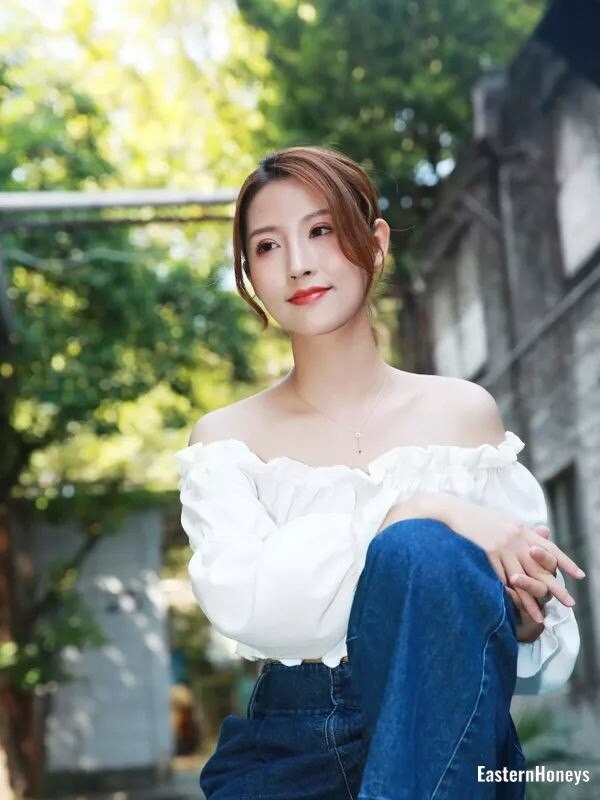 Viktoria Profile image 4