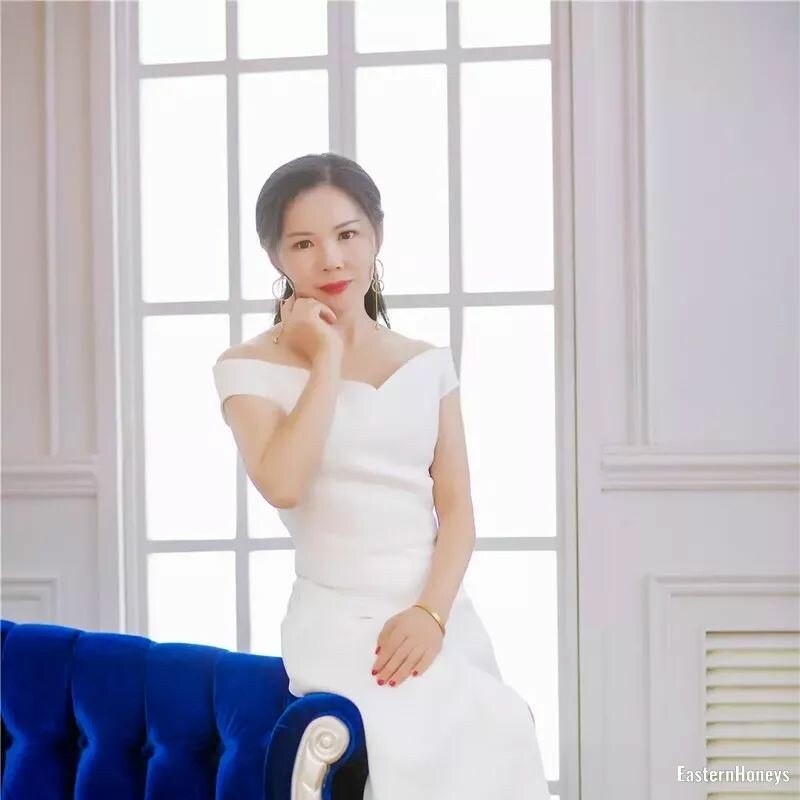 Julia Profile image 3