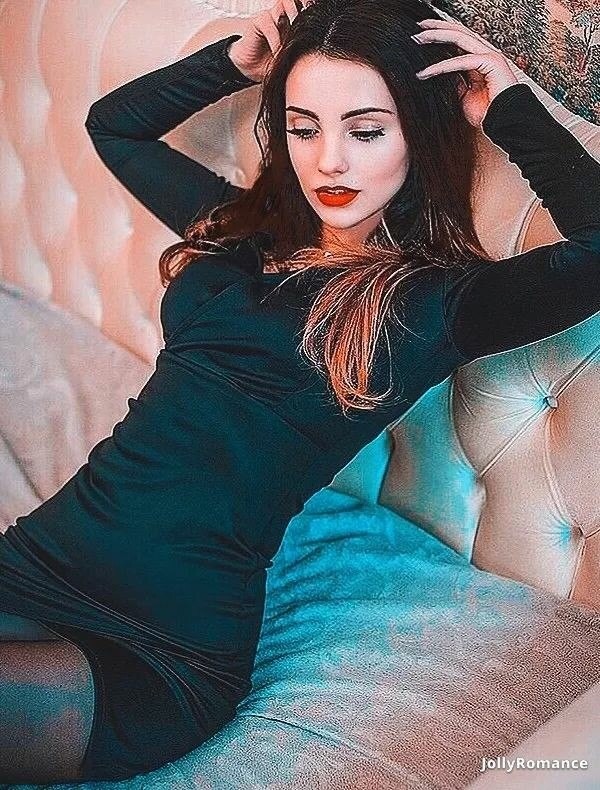 Elena Profile image 3