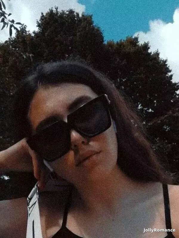 Valentina Profile image 5