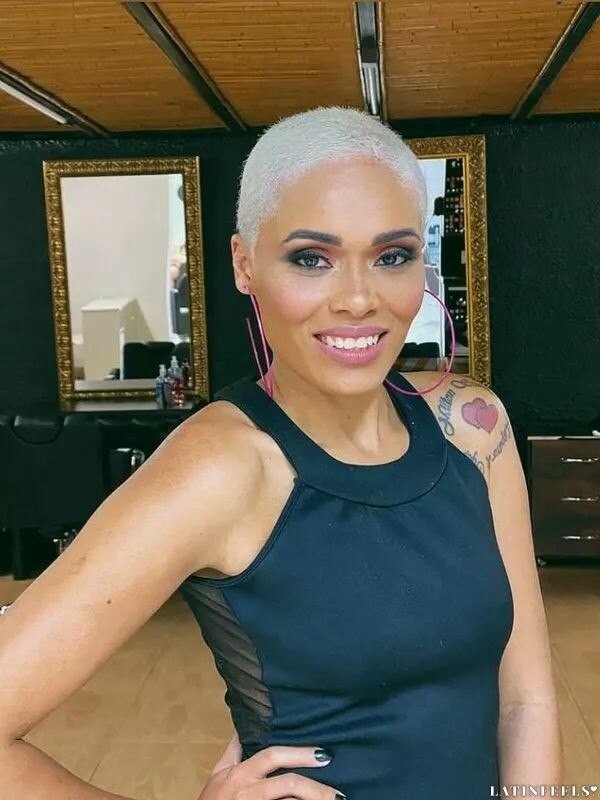 Gloria, 29