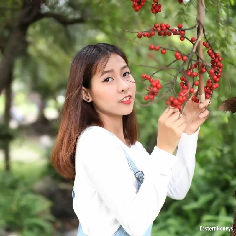 Eva Profile image 2