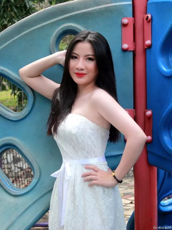 Lesya, 22