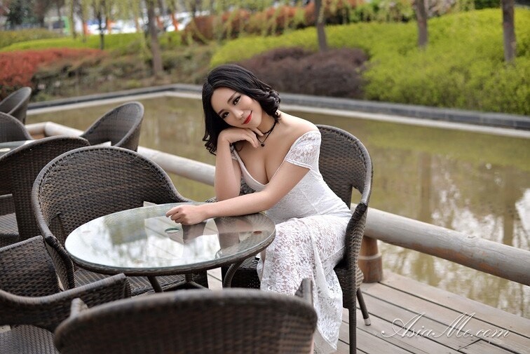 Yuxia, 25