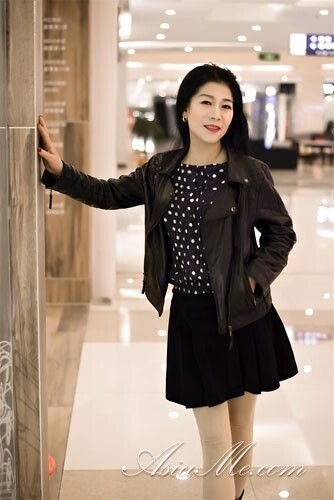 Angela, 61