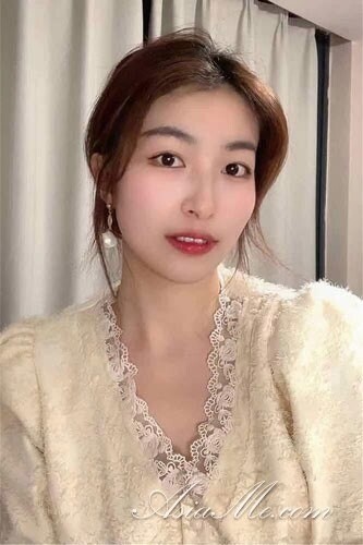 Sarah, 27