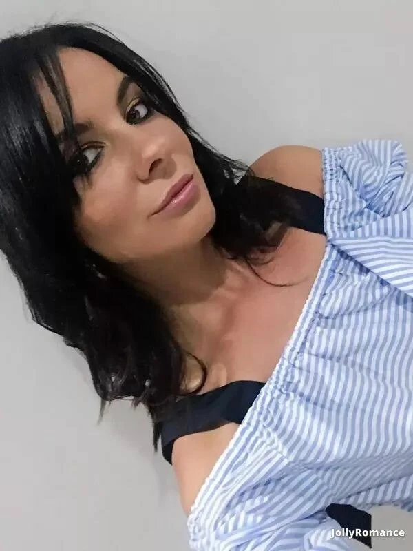 Veronika, 30